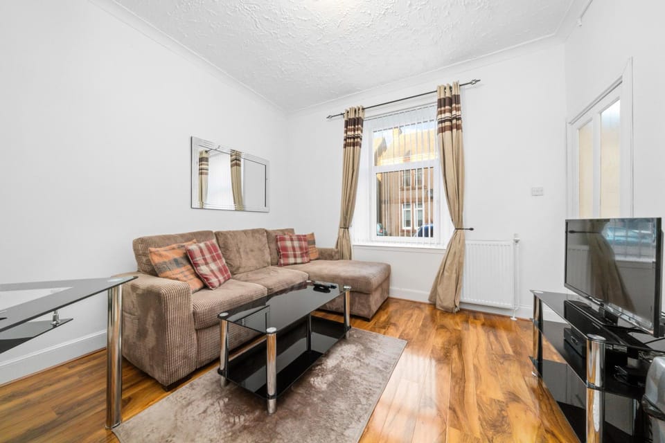 Communal lounge/ TV room, TV and multimedia, Living room, Seating area