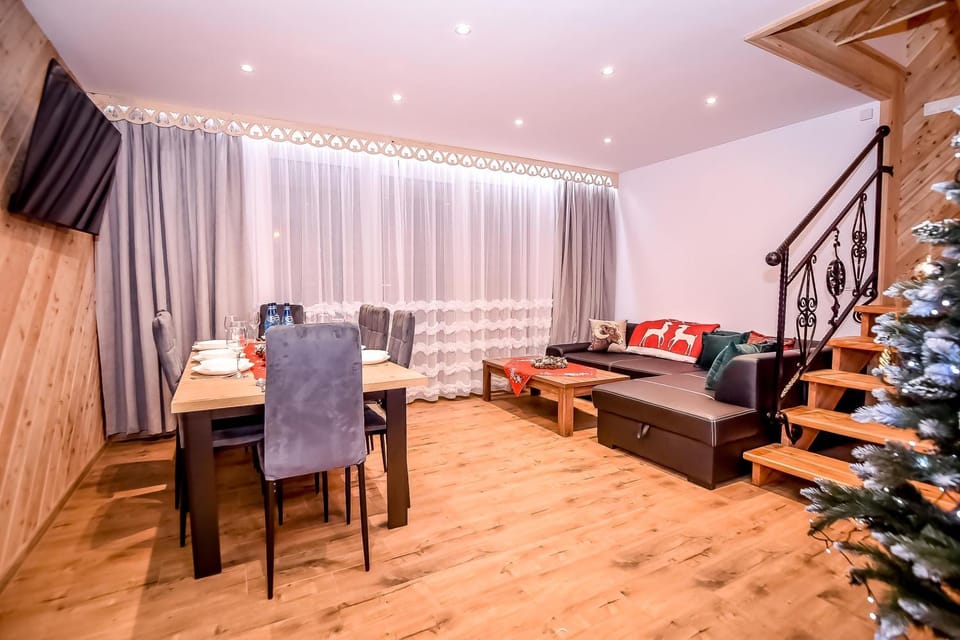 Bed, Photo of the whole room, Seating area