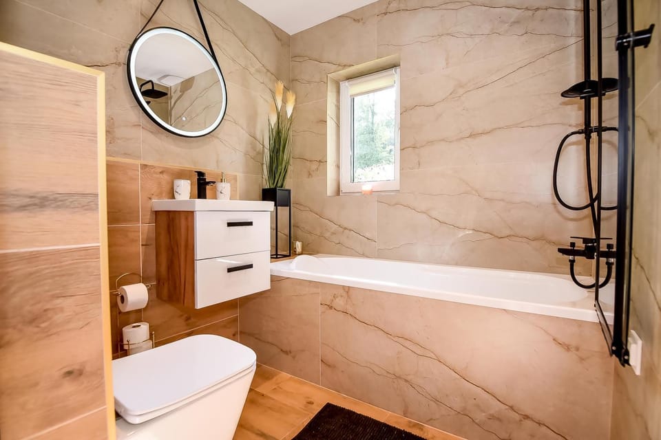 Shower, Toilet, Bathroom, Bath, towels