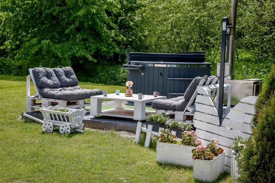 Garden, Hot Tub, Hot Tub, Seating area