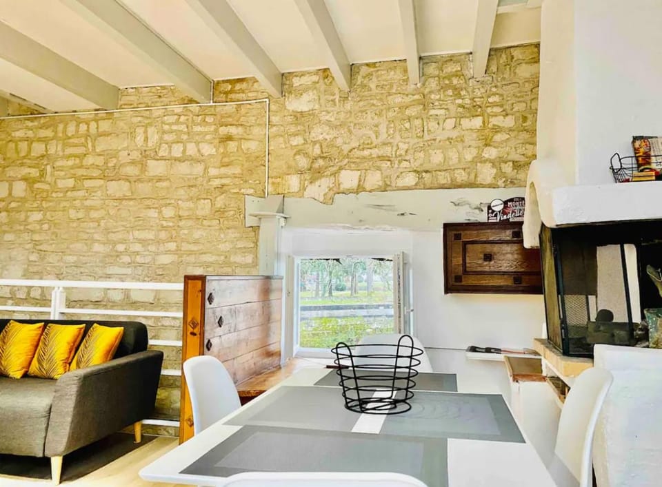 Le Quai 2, ancien Moulin au Bord de la Charente - Charme et Sérénité à Jarnac Country House in Nouvelle-Aquitaine