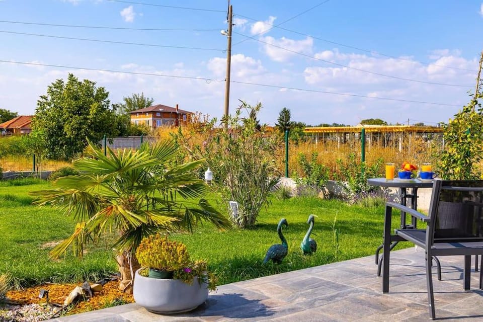 Garden, Garden view