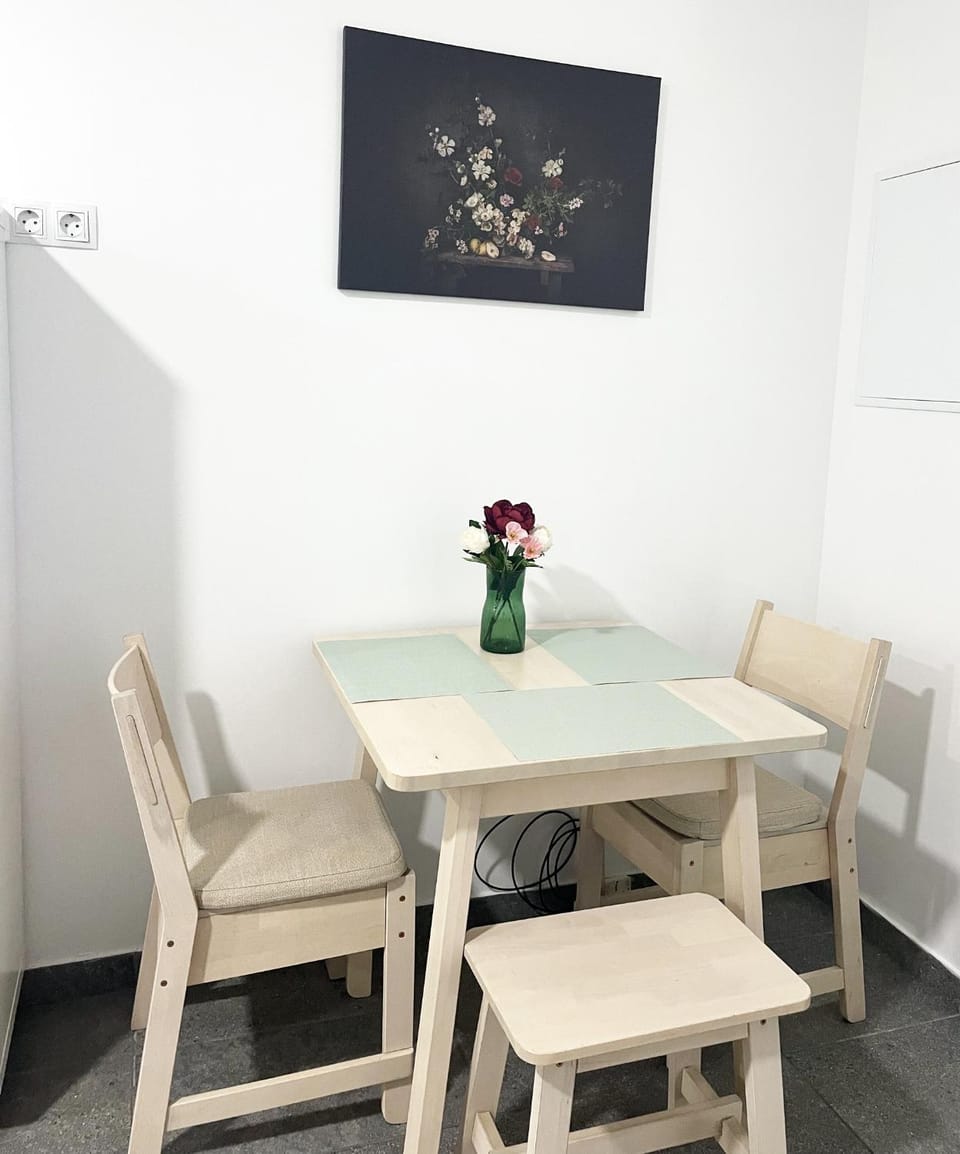 Seating area, Dining area