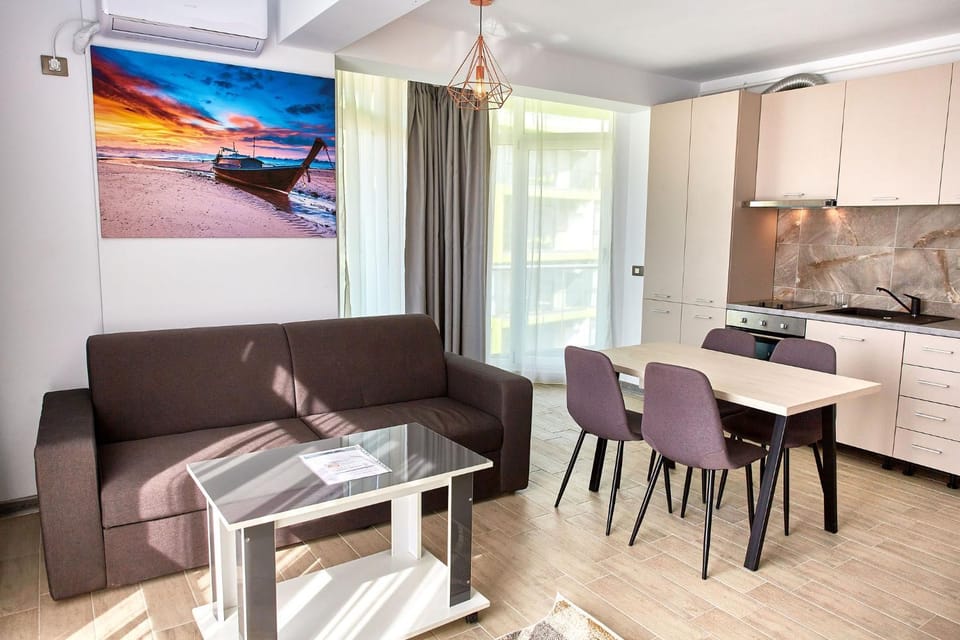 Kitchen or kitchenette, Living room, Seating area, Dining area