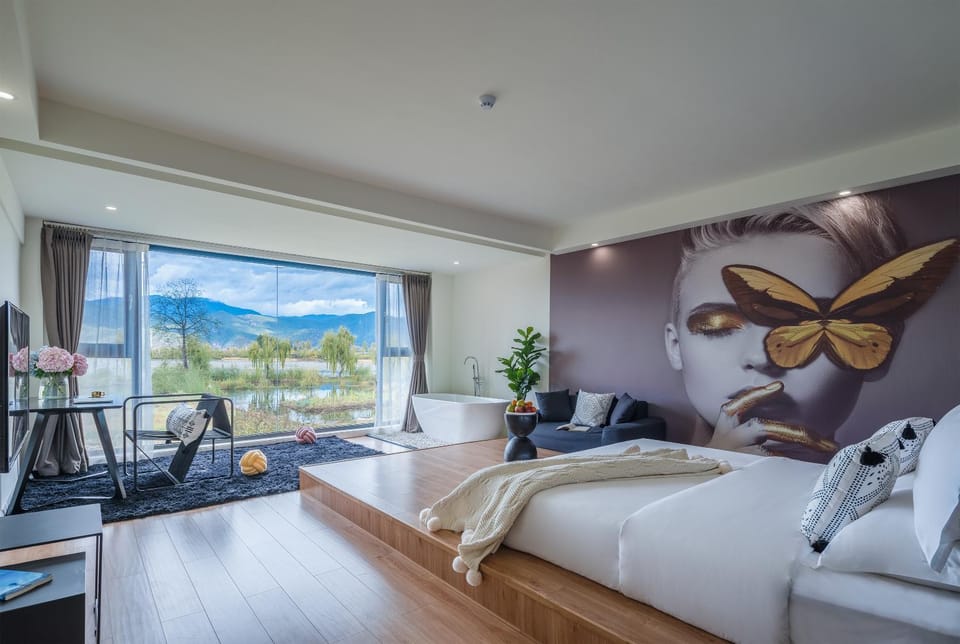 Bed, Natural landscape, Living room, Photo of the whole room, Seating area, Bedroom, Mountain view