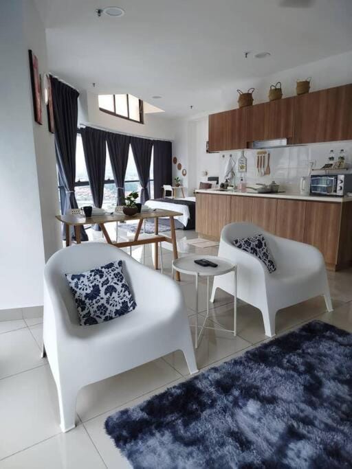 Cozy Haven Queen Deluxe Studio 3 WI-FI Netflix Apartment in Petaling Jaya
