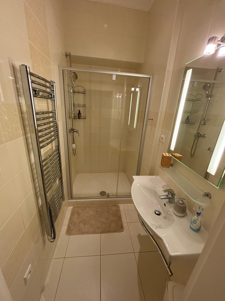 Shower, Bathroom, towels