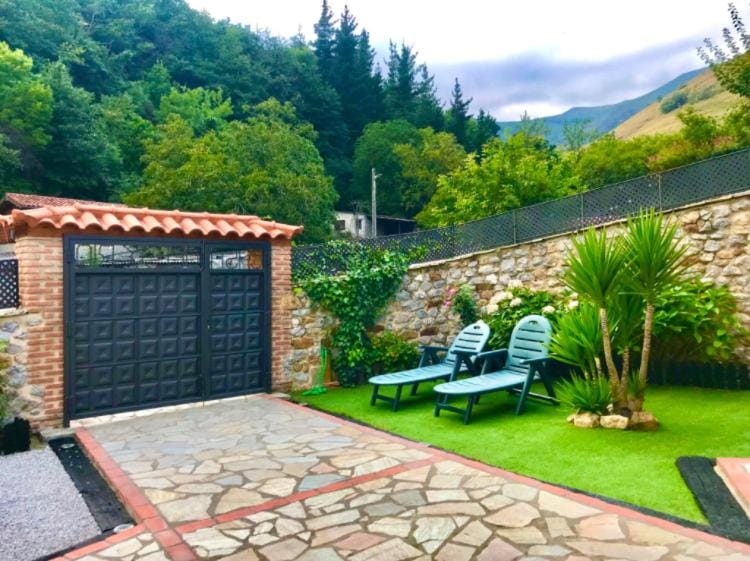 Garden, Mountain view