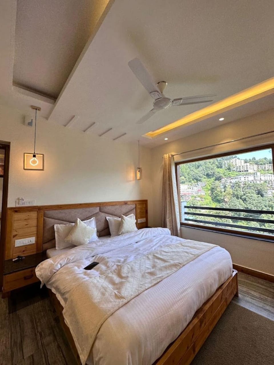 Photo of the whole room, Bedroom, air conditioner