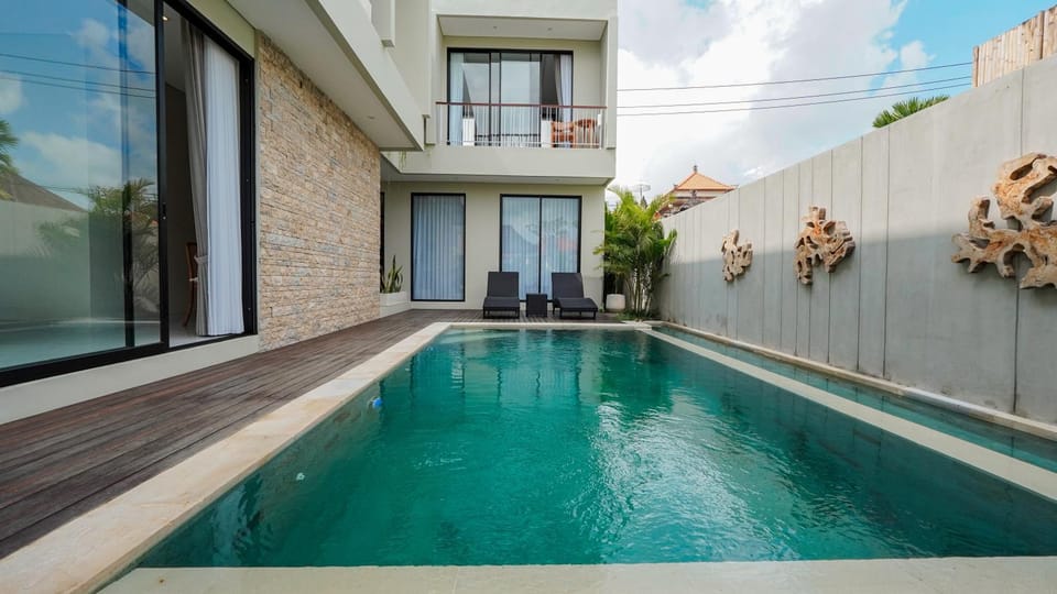 Pool view, Swimming pool, sunbed