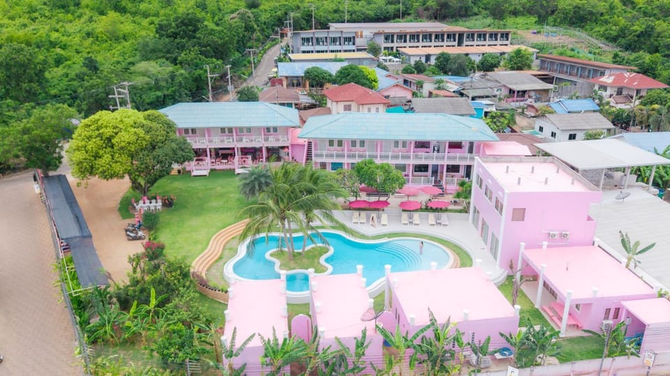 บ้านพวงชมพูเกาะล้าน Resort in Chon Buri Changwat
