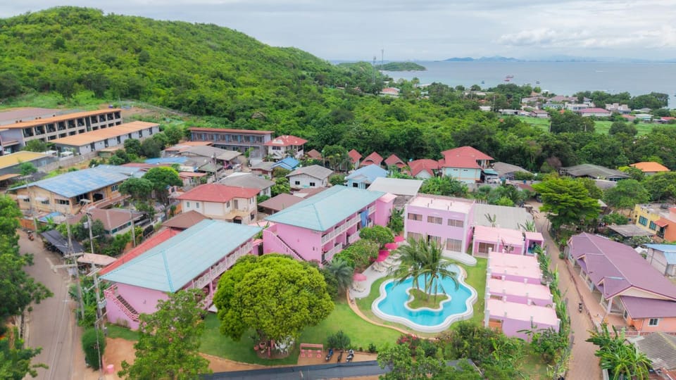 บ้านพวงชมพูเกาะล้าน Resort in Chon Buri Changwat