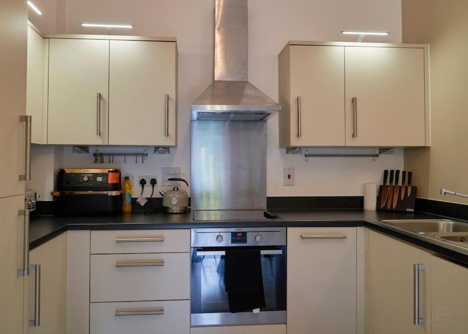 Kitchen or kitchenette, oven