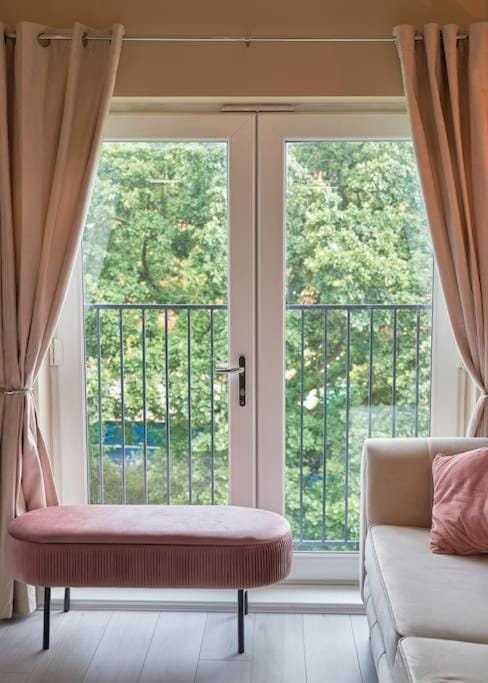 View (from property/room), Balcony/Terrace, Living room, Seating area