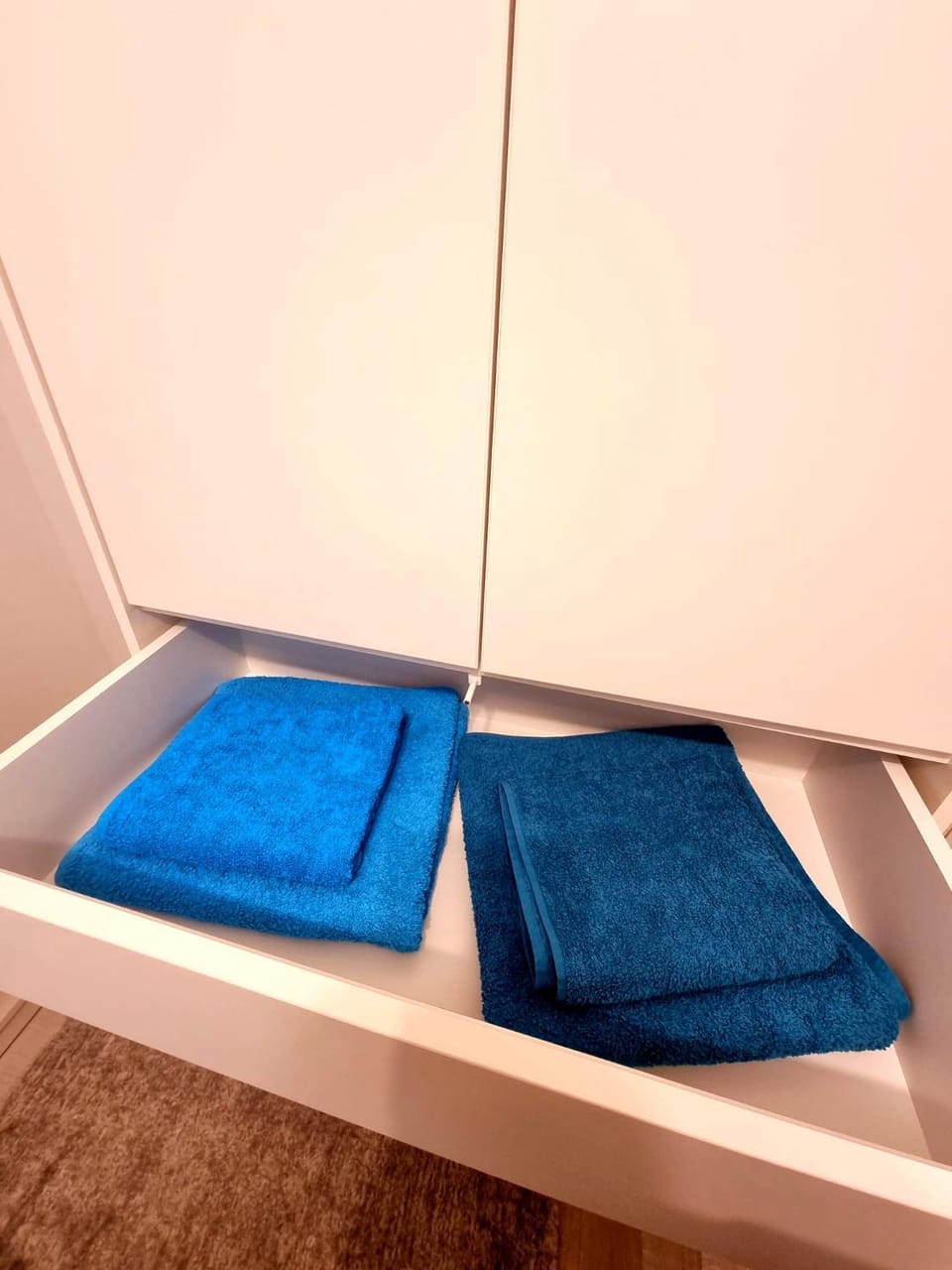 Bedroom, towels