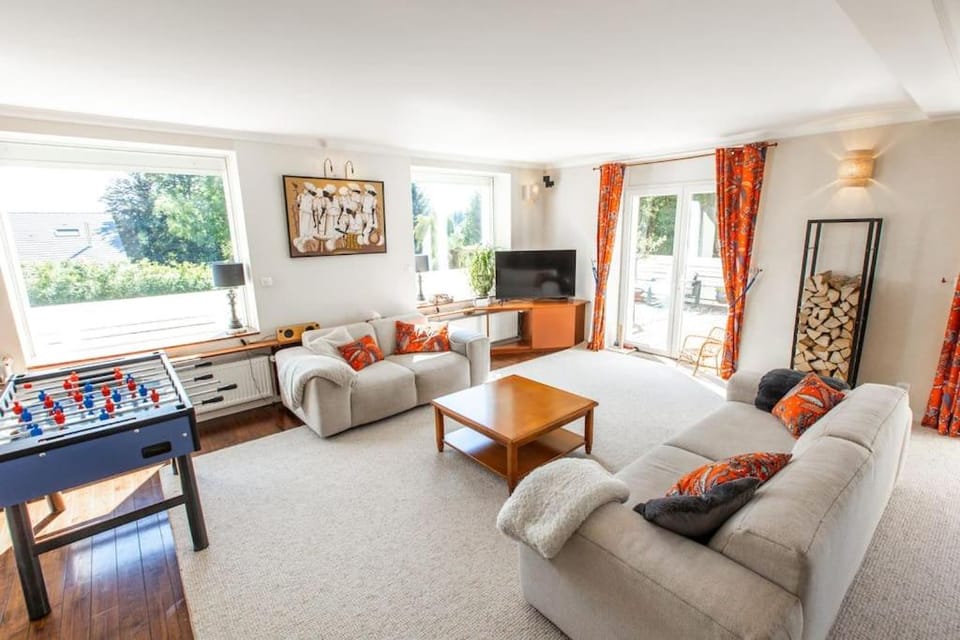 Communal lounge/ TV room, TV and multimedia, Living room, Seating area