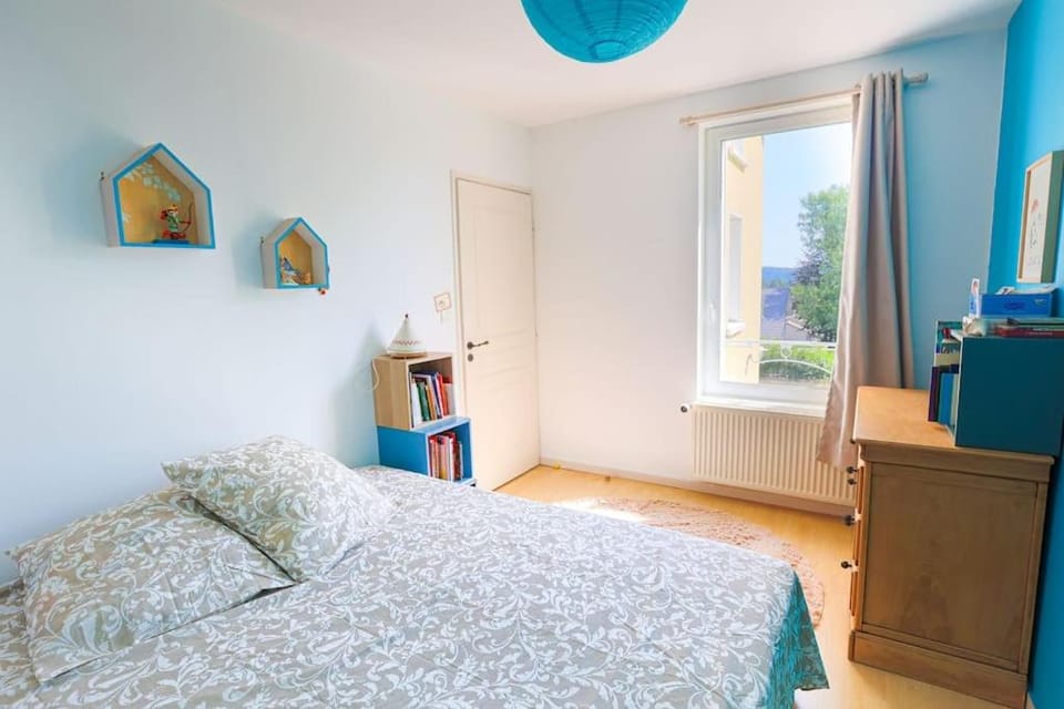 Bed, Photo of the whole room, Bedroom