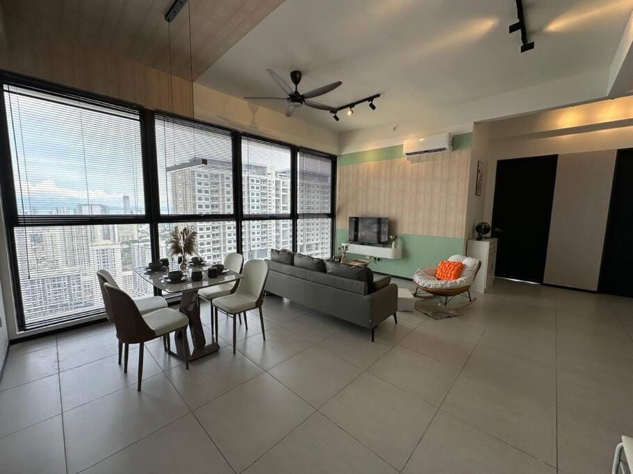 High Floor, 3BR 3queen bed, 2 parking, Urban Suites by XWHome Apartment in George Town