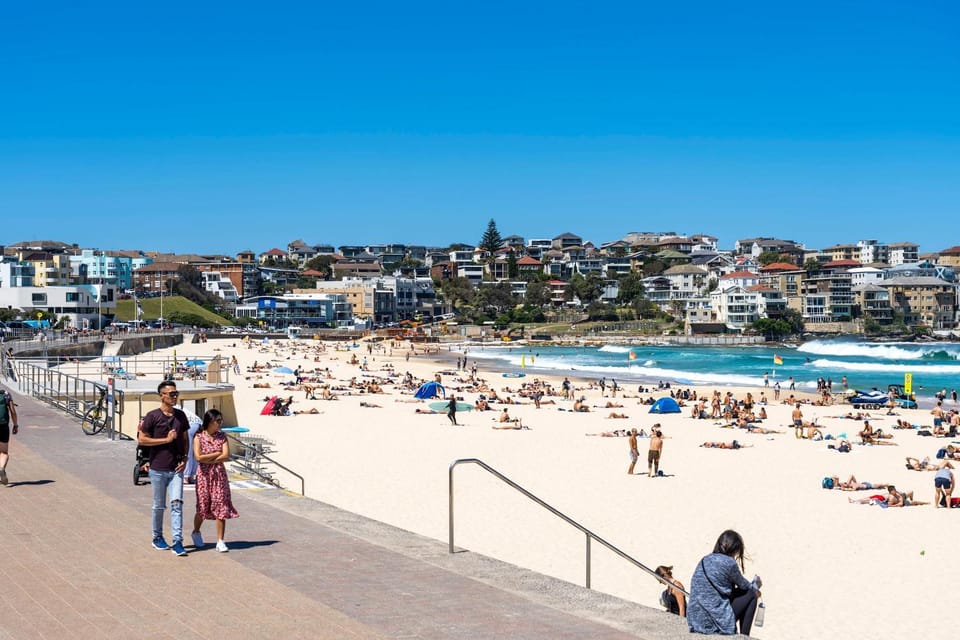 Bondi Getaway - Parking and Walk to the Beach Apartment in Sydney