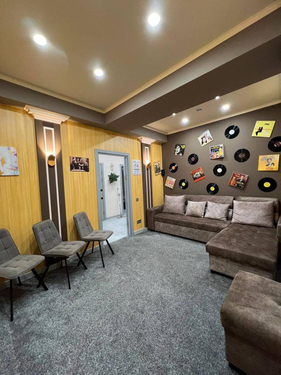 TV and multimedia, Seating area