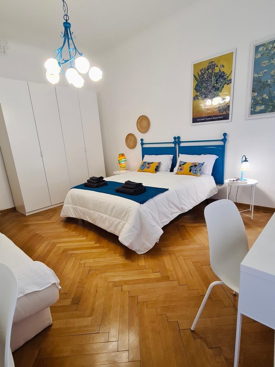 Bed, Photo of the whole room