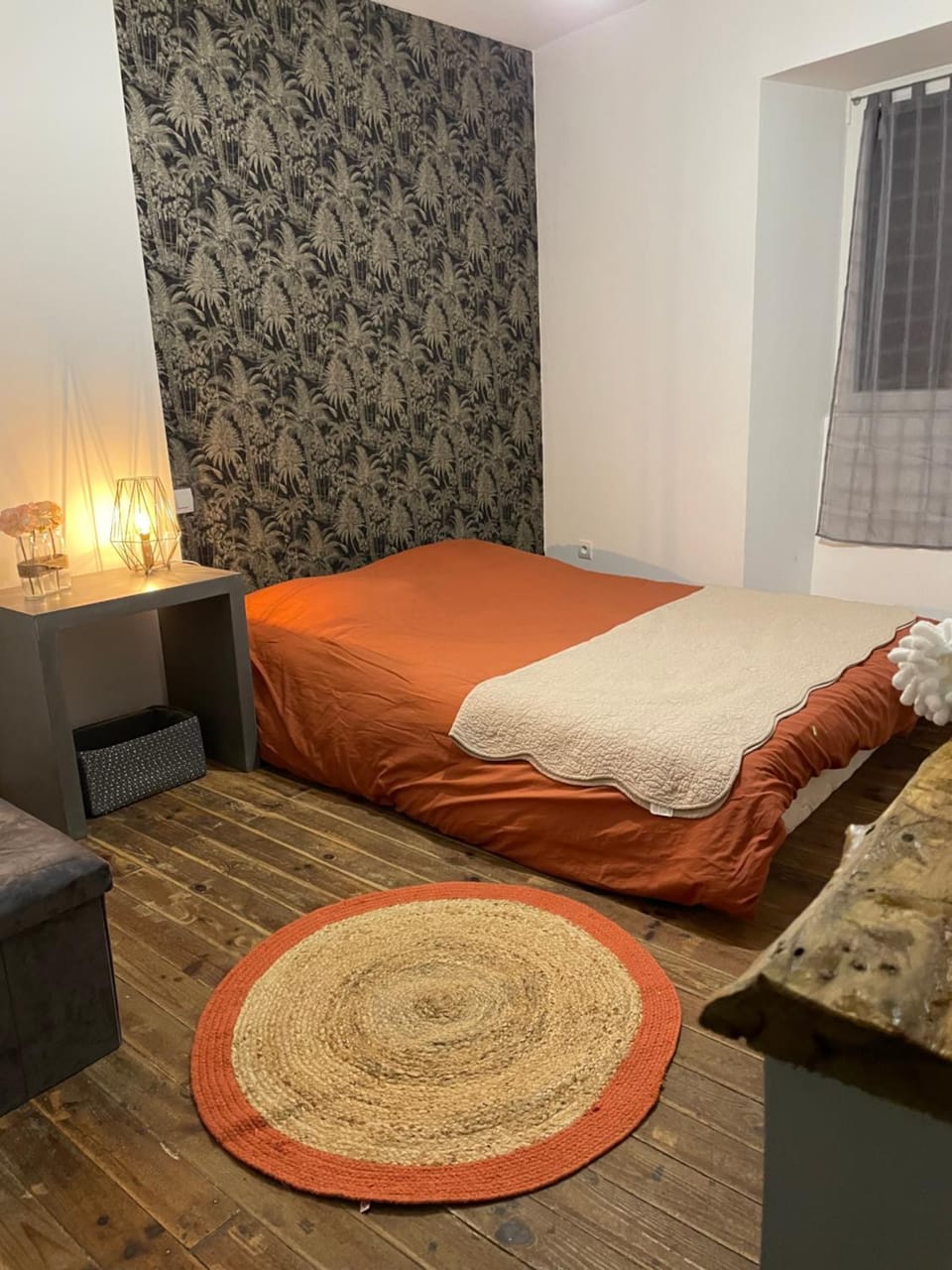 Photo of the whole room, Bedroom