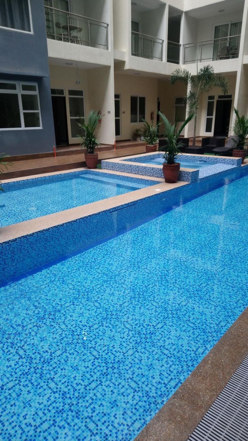 Hot Tub, Swimming pool
