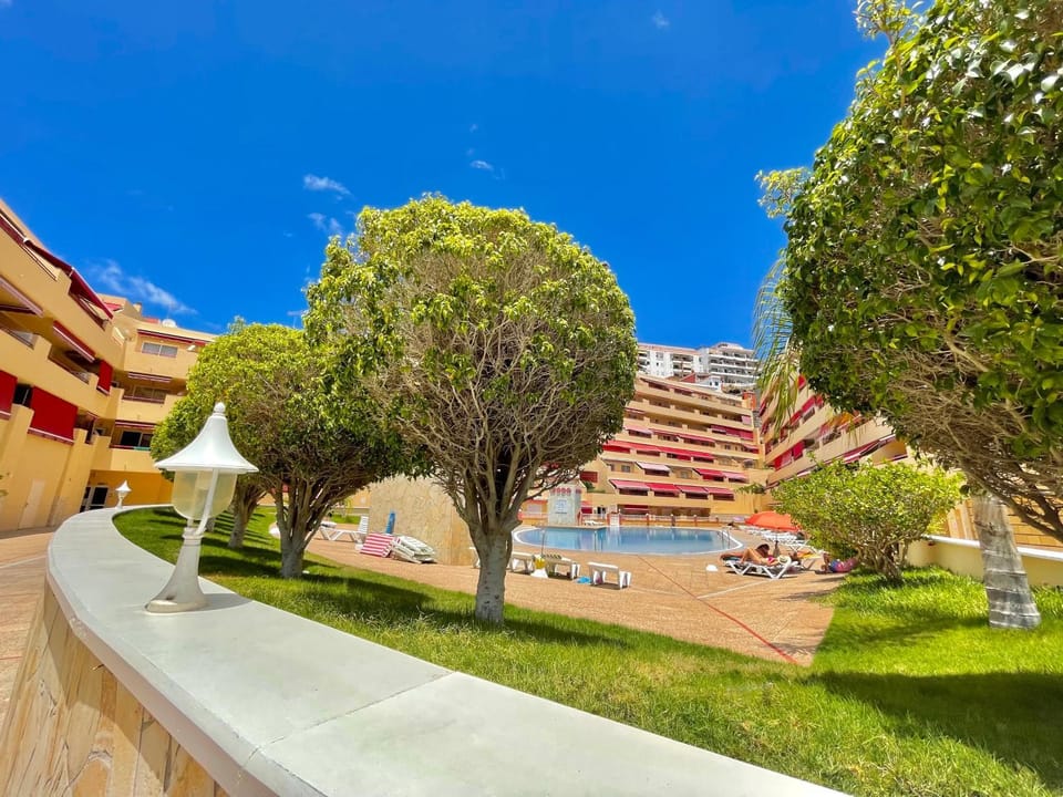 Property building, Garden, Garden, Swimming pool