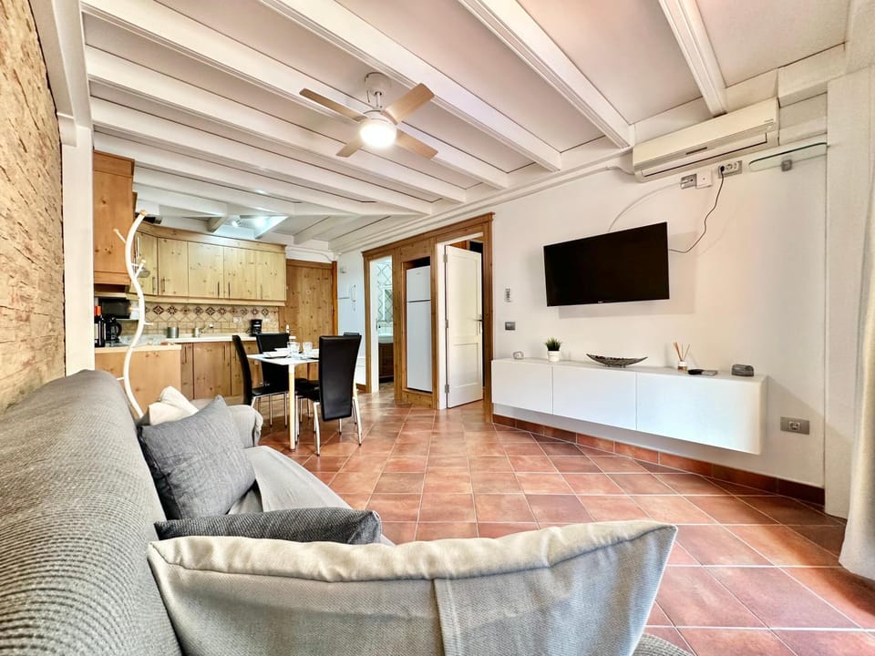 TV and multimedia, Living room, Dining area, kitchen