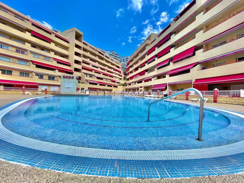 Property building, Swimming pool, Swimming pool, sunbed
