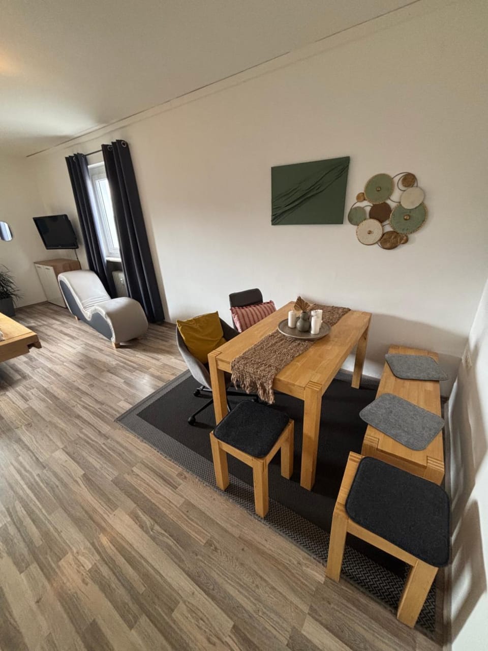 TV and multimedia, Seating area, Dining area
