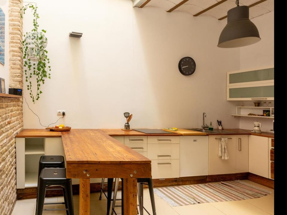 Kitchen or kitchenette, pet friendly, stove
