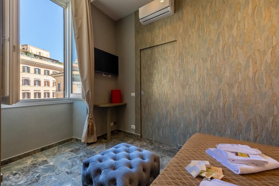 Bed, TV and multimedia, View (from property/room), Photo of the whole room, Bedroom, City view, furniture, towels, air conditioner