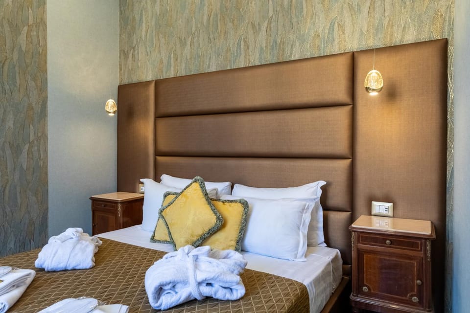 Bed, Photo of the whole room, Bedroom, furniture, towels