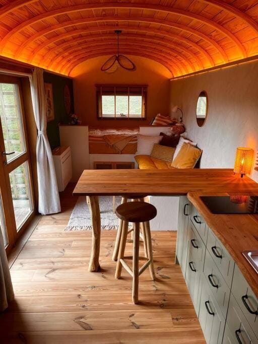Roulotte en bois tout confort Chalet in Belgium