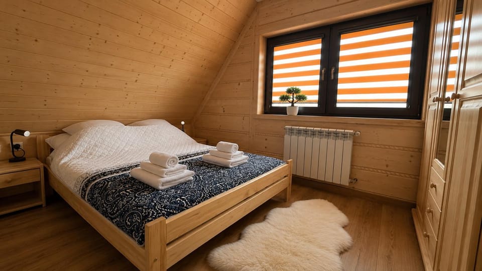 Bed, Photo of the whole room, Bedroom, towels