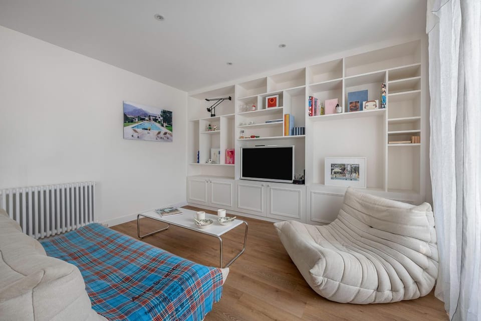 Communal lounge/ TV room, Living room