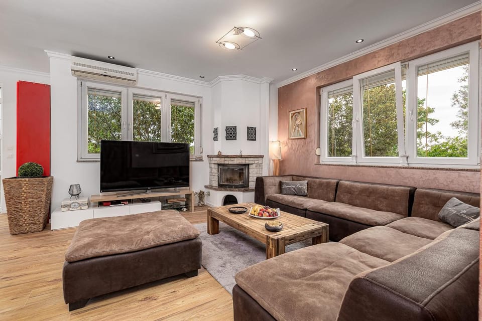 Communal lounge/ TV room, Living room