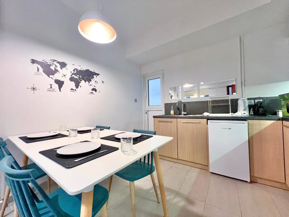 Dining area, kitchen