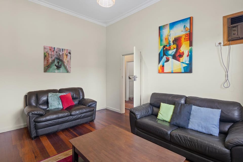 69 RUSTIC CHARACTER HOME IN HIGHGATE House in Perth