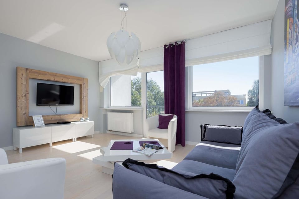 Communal lounge/ TV room, TV and multimedia, Seating area