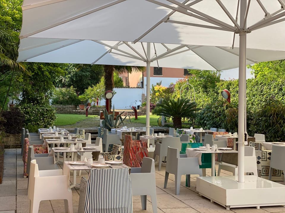 Restaurant/places to eat, Garden, Breakfast