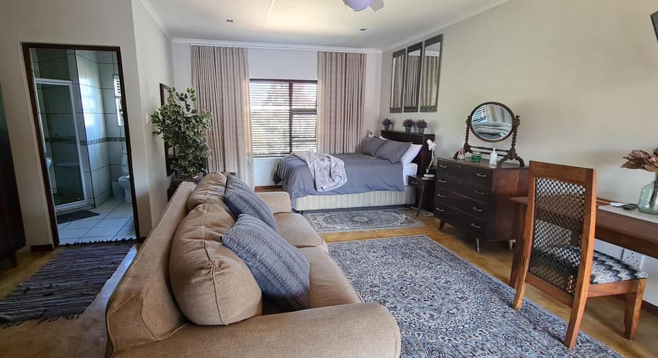 Living room, Dining area, Bedroom
