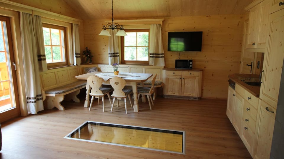 Kitchen or kitchenette, Living room