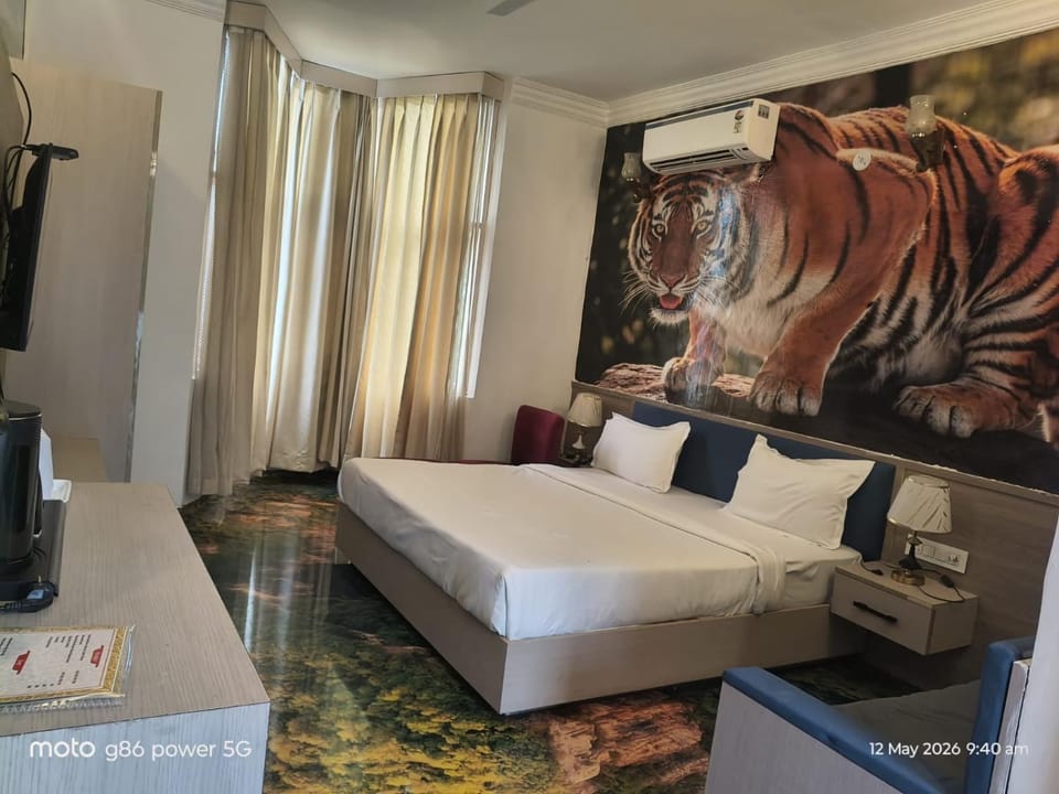 Photo of the whole room, wardrobe, air conditioner