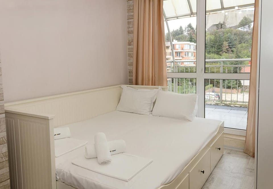 Bed, Balcony/Terrace, Bedroom