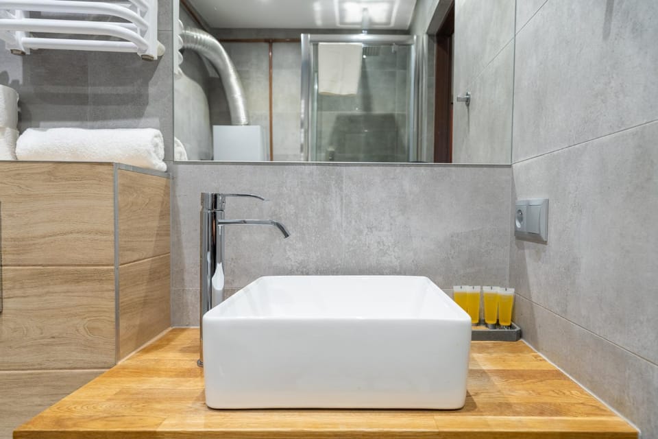 Shower, Bathroom, towels