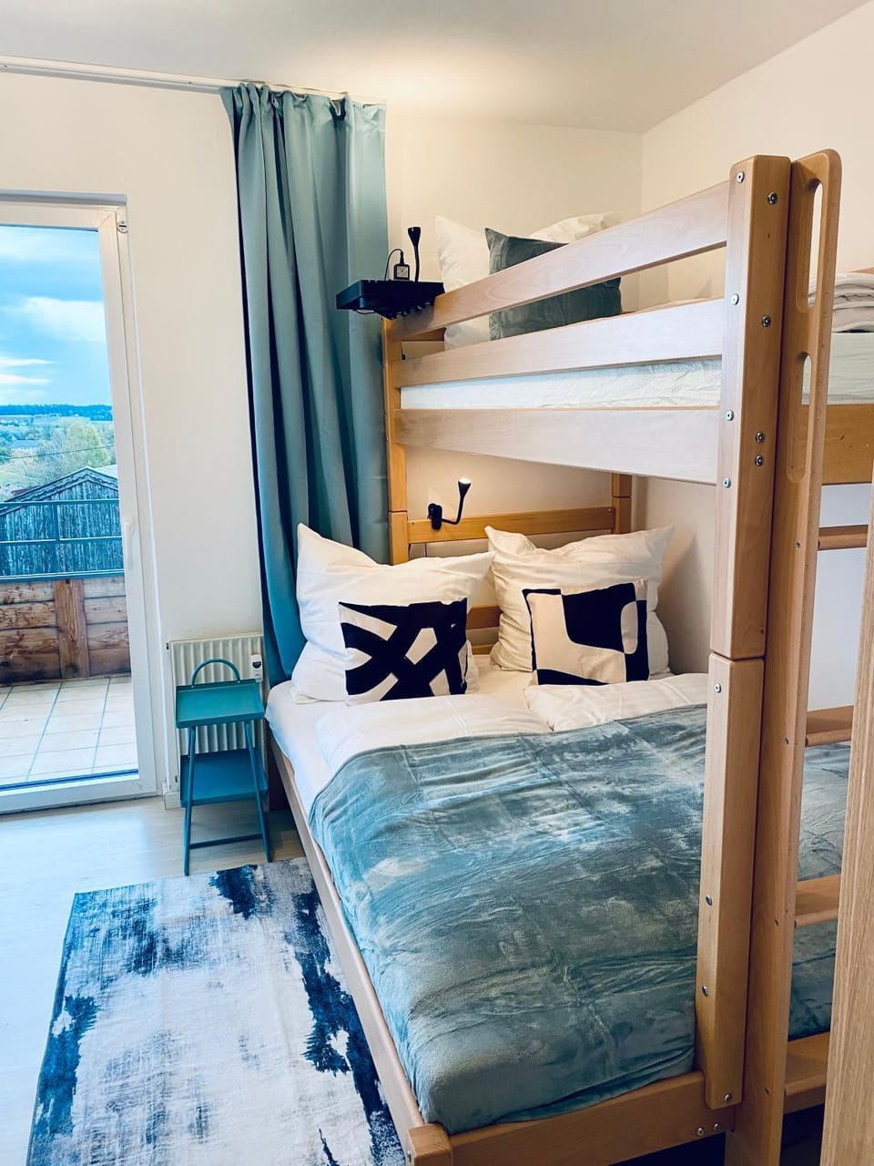Bedroom, bunk bed