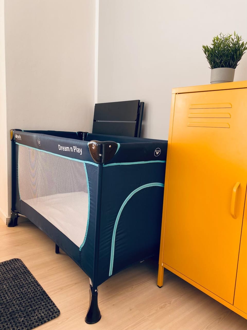 Bedroom, cot