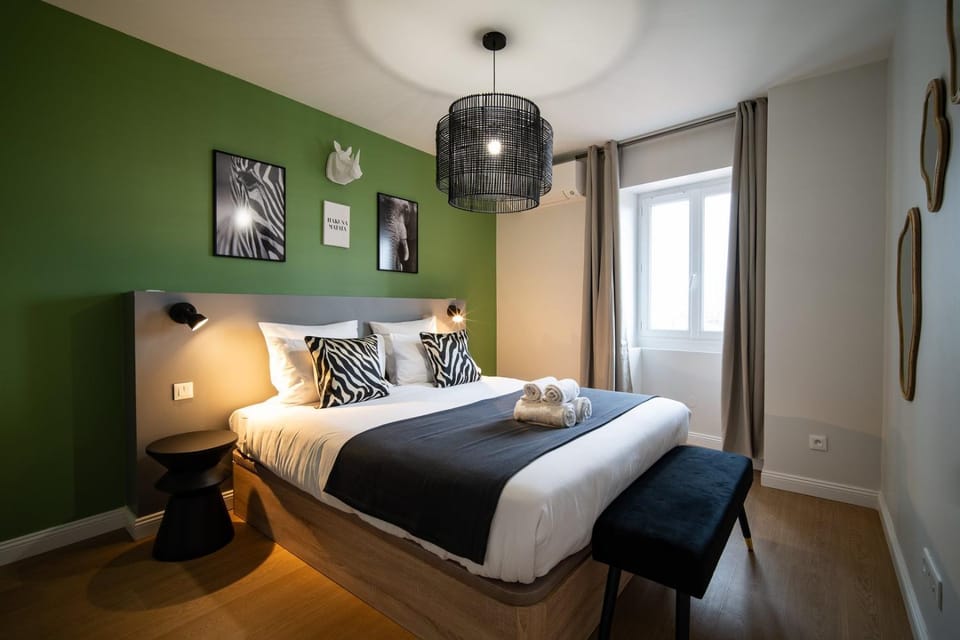 Bed, Photo of the whole room, Bedroom, air conditioner